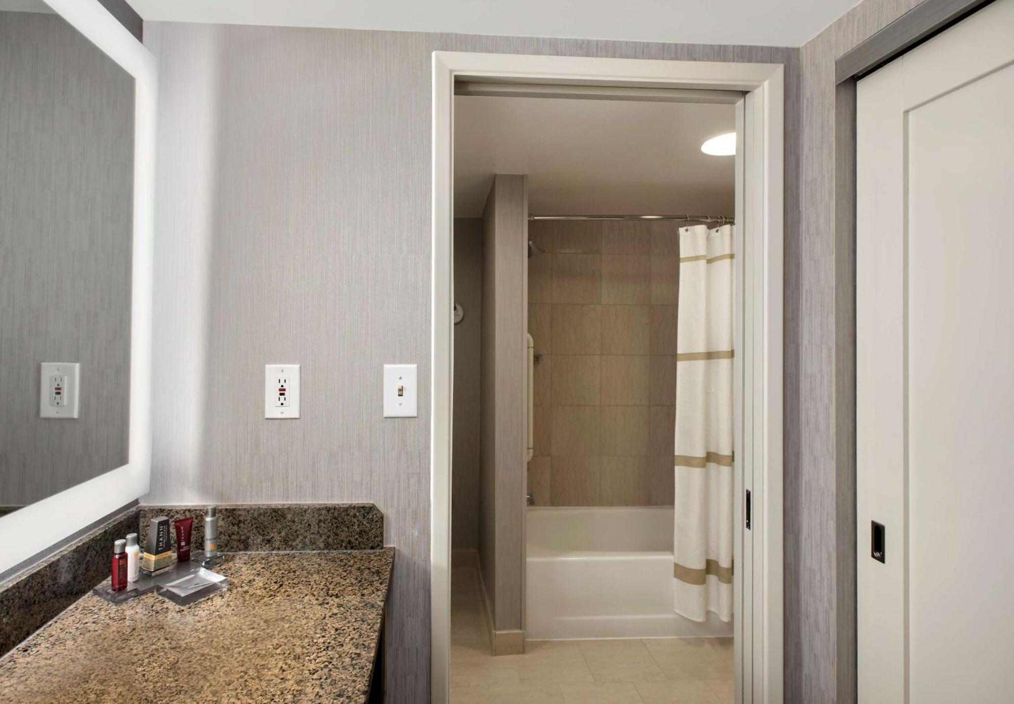 Embassy Suites By Hilton Bethesda Washington Dc Exteriör bild